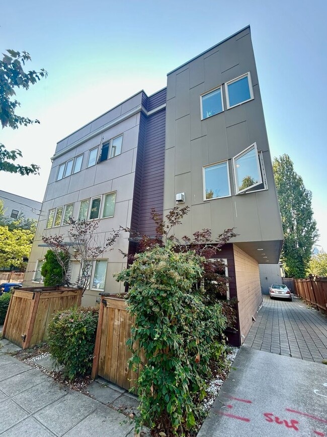 Primary Photo - Capitol Hill/Cherry Hill Townhouse