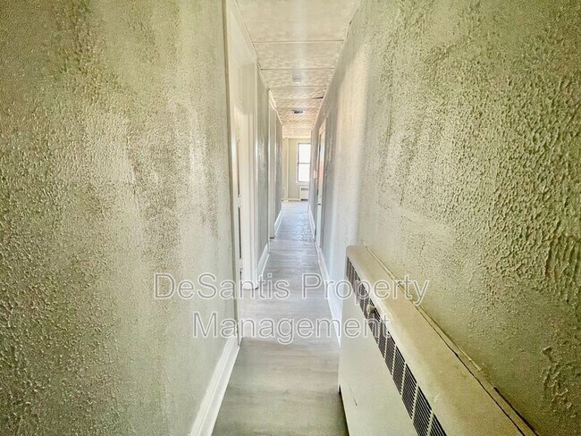 Building Photo - 810 Amity St