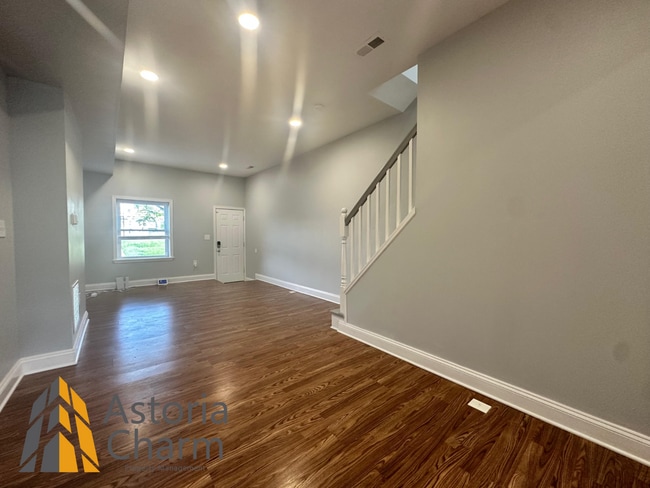 Building Photo - Updated 2 Bedroom 1.5 Bath Home with Deck,...