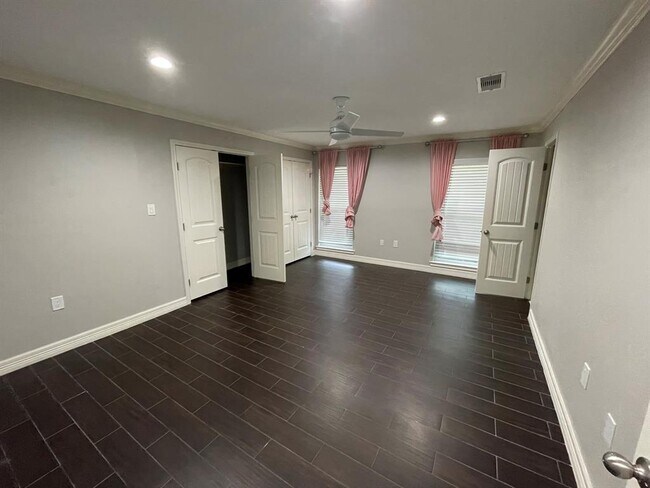 Building Photo - 4955 Braesheather Dr