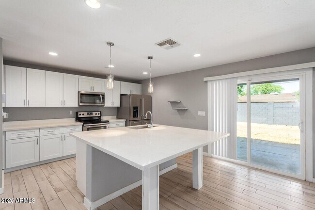 Building Photo - 3526 W Seldon Ln