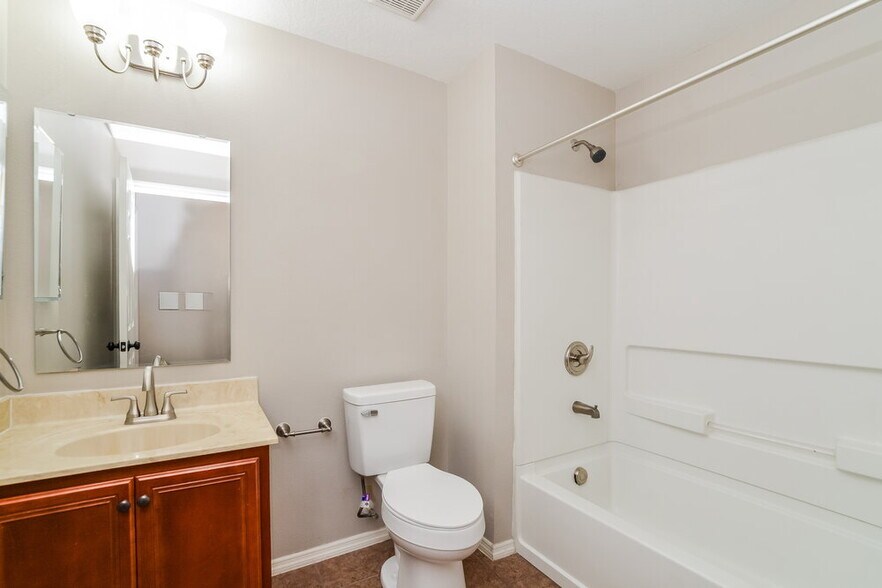 Building Photo - 1729 Strathmore Cir