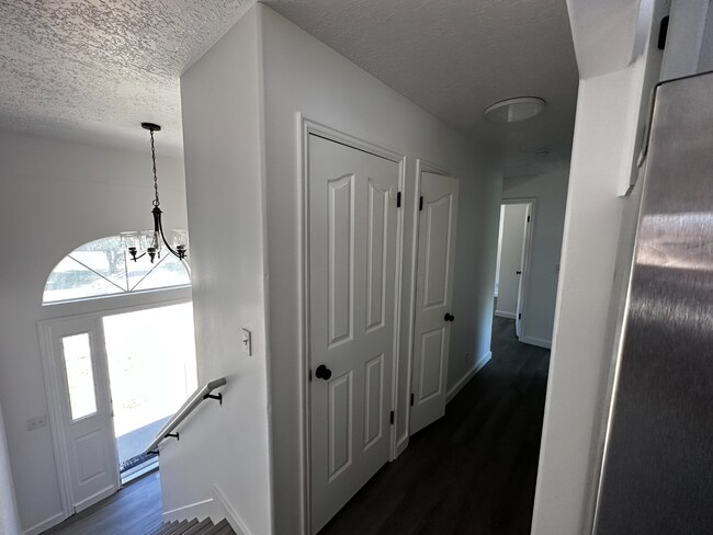 Building Photo - Charming 3-Bedroom Home for Rent in a Tran...