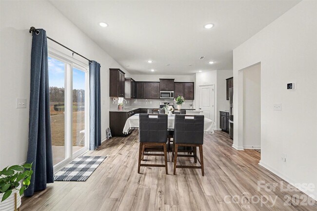 Building Photo - 1354 Harleston St