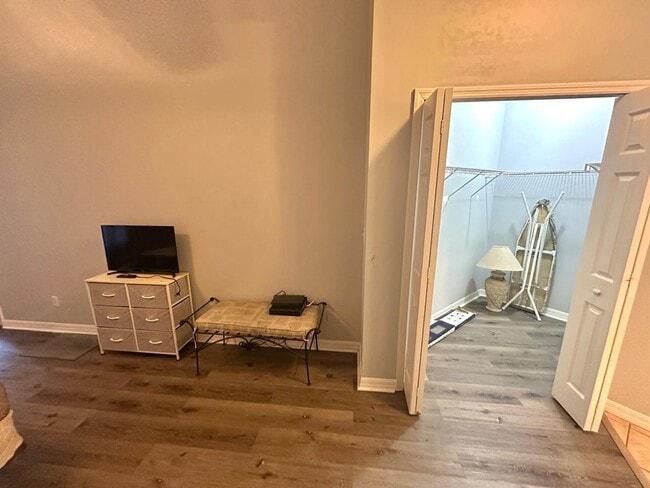 Building Photo - 9967 Perfect Dr