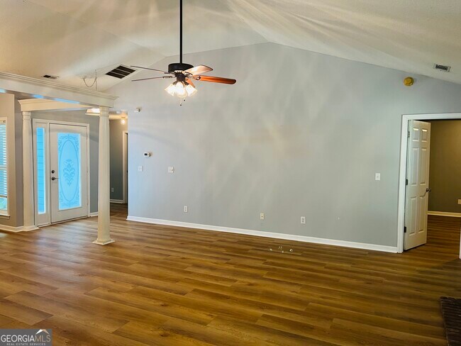 Building Photo - 165 River Park Dr