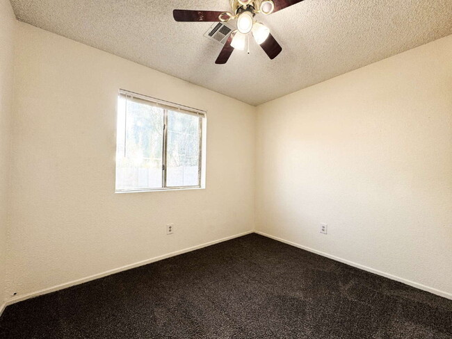 Building Photo - "Spacious 4-Bedroom Home in Yuma with 2 Full Baths!"