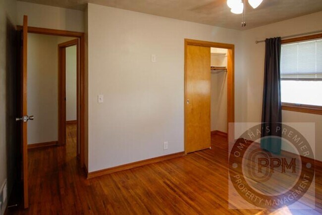 Building Photo - Convenience & Style: Your 3-Bed, 2-Bath Om...