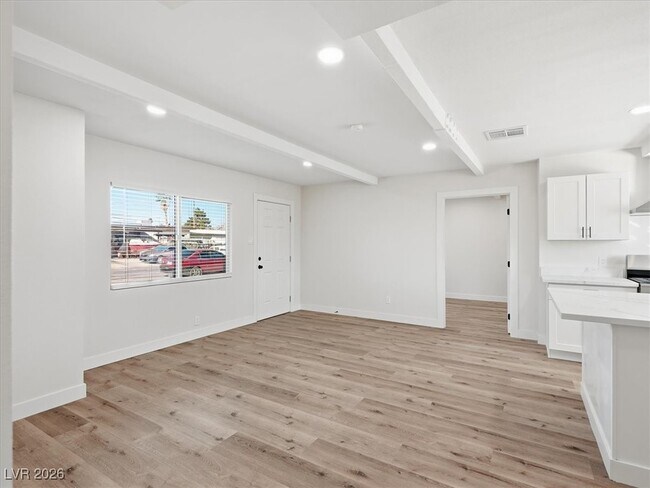 Building Photo - 604 Stanford St