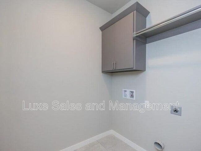Building Photo - 10608 Glover River Dr