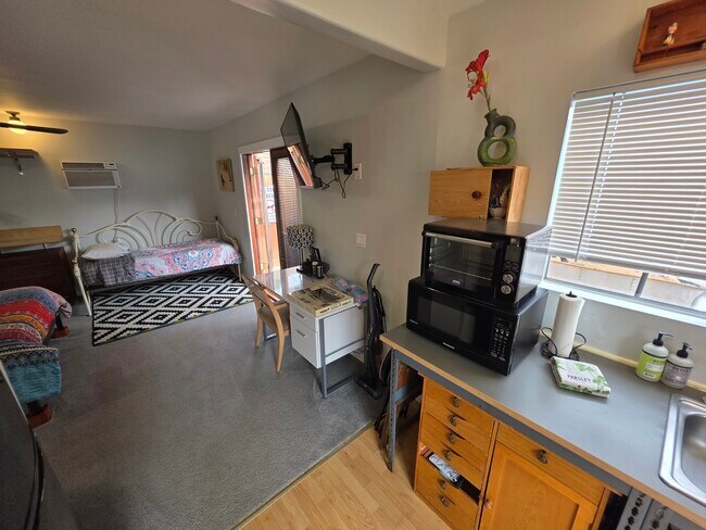 Building Photo - 3786 Meier St