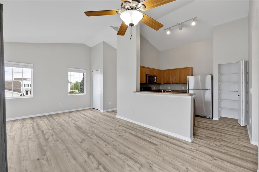 Building Photo - 222 Bertram Dr