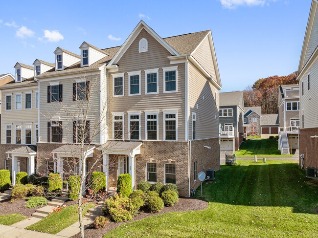 Building Photo - 337 Osona Ln