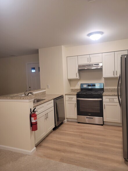 Building Photo - 27 Lear Ct