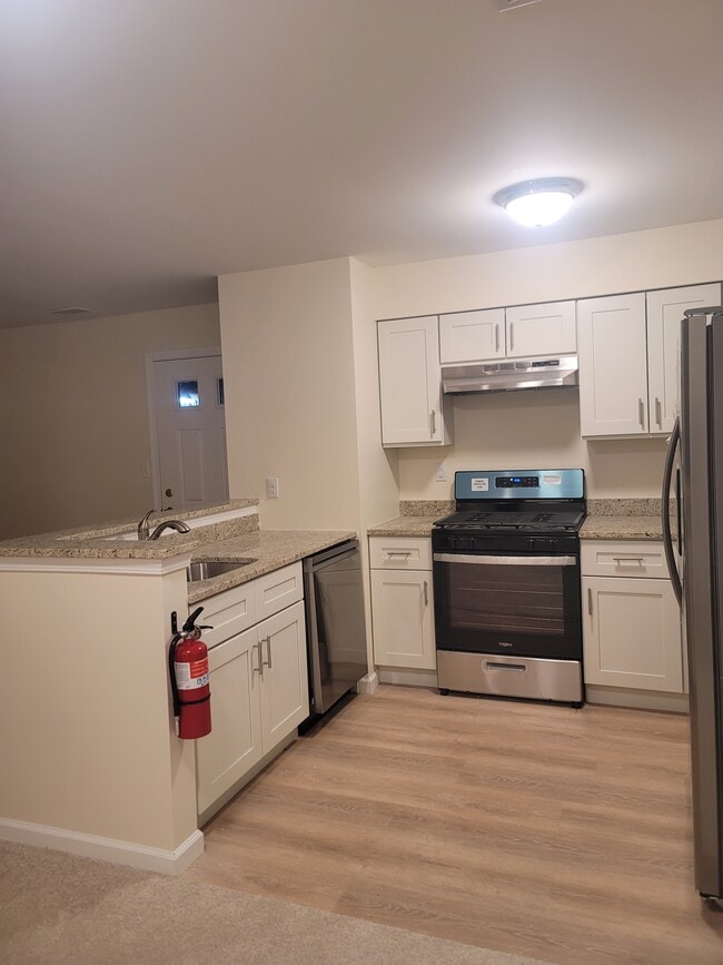 Building Photo - 27 Lear Ct