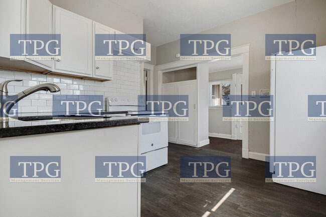 Building Photo - 573 S Crescent Ave