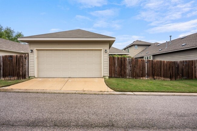 Building Photo - 604 Palmilla St