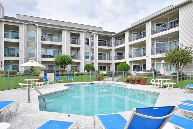 Building Photo - 12800 Melville Dr