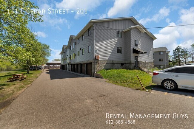 Building Photo - 131 Cedar St E