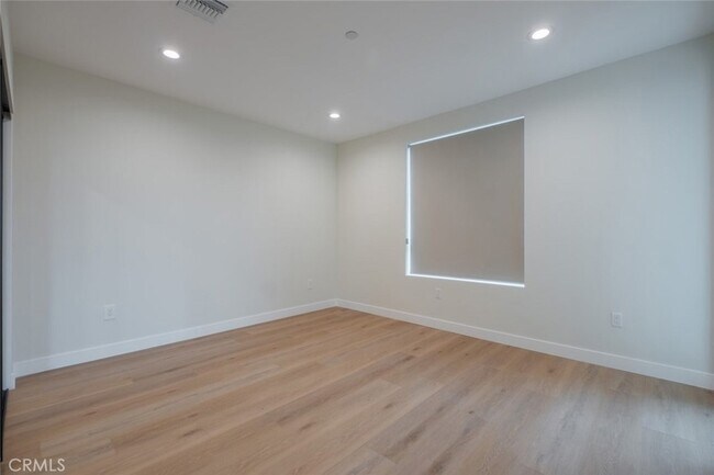 Building Photo - 10218 Fernglen Ave
