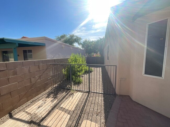 Building Photo - Great northeast location on cul-de-sac, 3 car garage