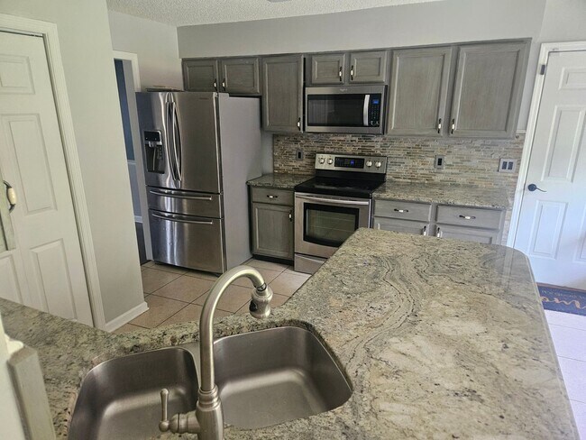 Building Photo - Knoxville 37934 - 4 bedroom, 2.5 bath - call Karen Robertson 865-454-7626