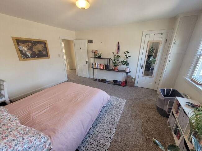 Building Photo - 225/227 Summit Ave