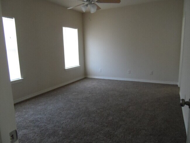 Building Photo - 1208 G-H Country Club Rd