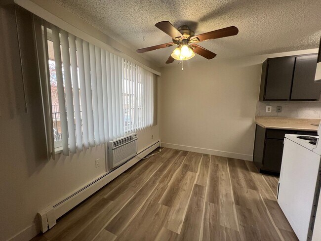 Building Photo - 10th Street Square Apartments