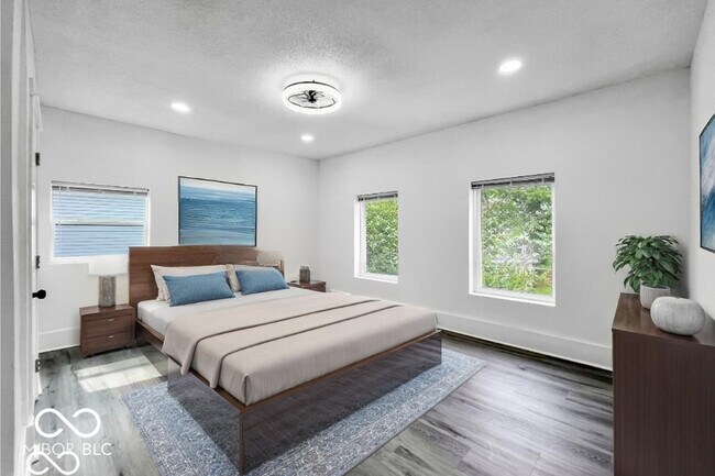 Building Photo - 4923 E University Ave