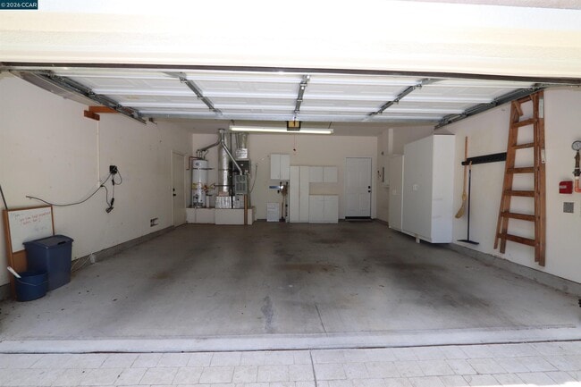 Building Photo - 567 Quindell Way