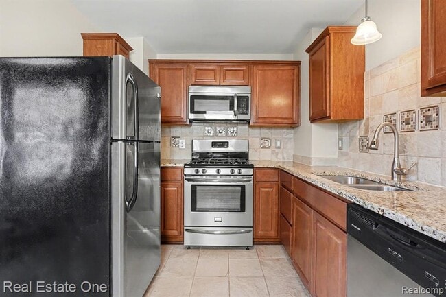 Building Photo - 421 W Kalama Ave