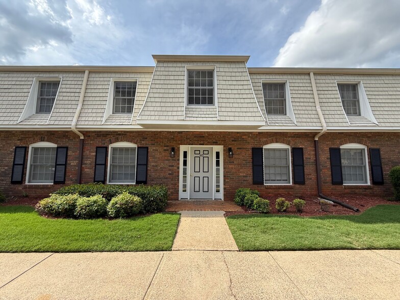 Primary Photo - Royal Springs Apartments
