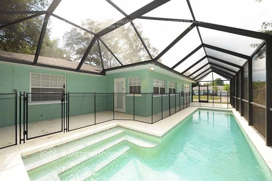 Building Photo - 7216 14th Ave NW