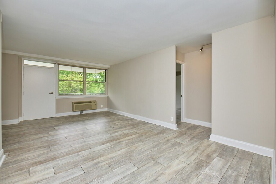 Building Photo - 2030 N Adams St