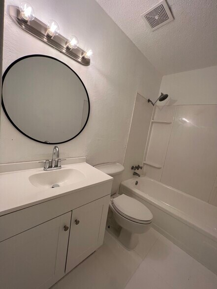 Building Photo - 701 SW 75th St