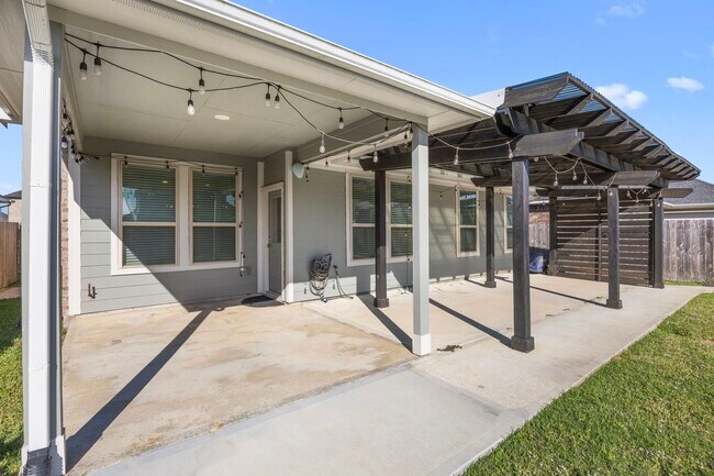 Building Photo - 31319 Horseshoe Meadow Bend Ln