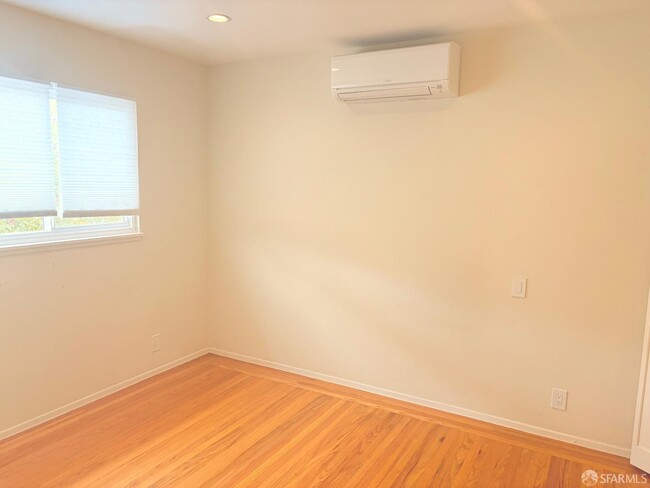 Building Photo - 2555 Sherwood Dr