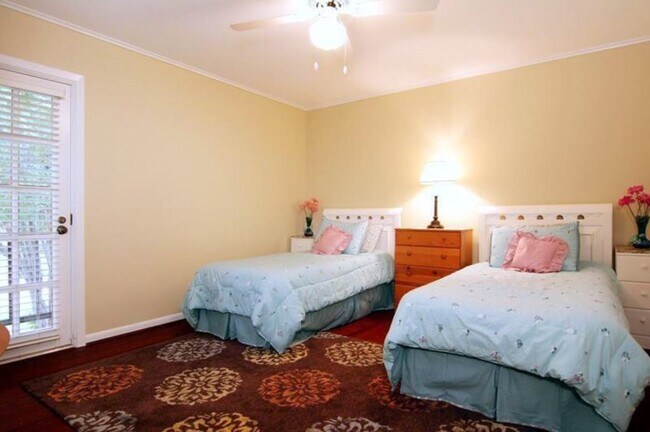 Building Photo - 11910 Steppingstone Ln