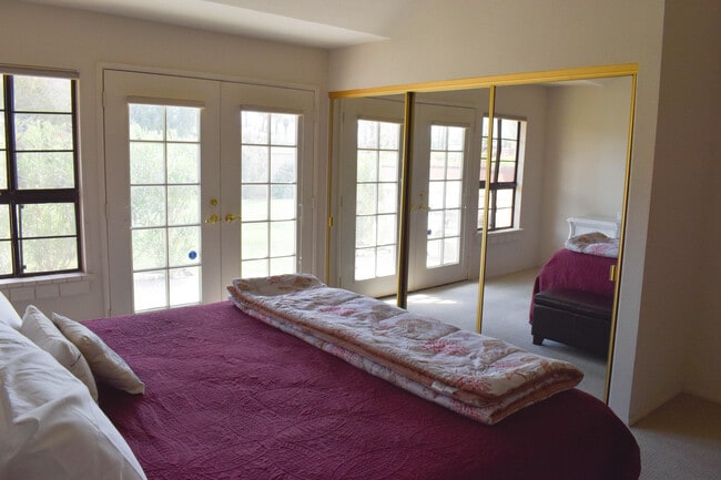 Building Photo - 113 Vitoria Ln