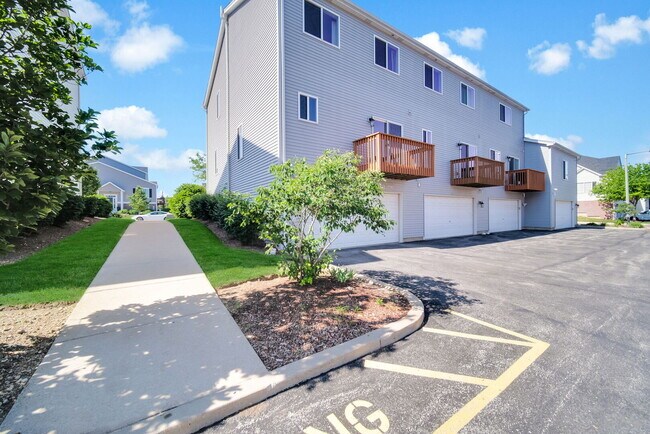 Building Photo - 1476 Manning Ave