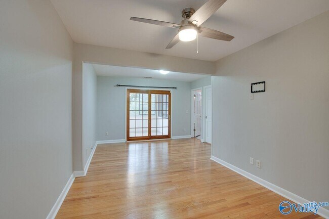 Building Photo - 2700 Briarwood Dr SE