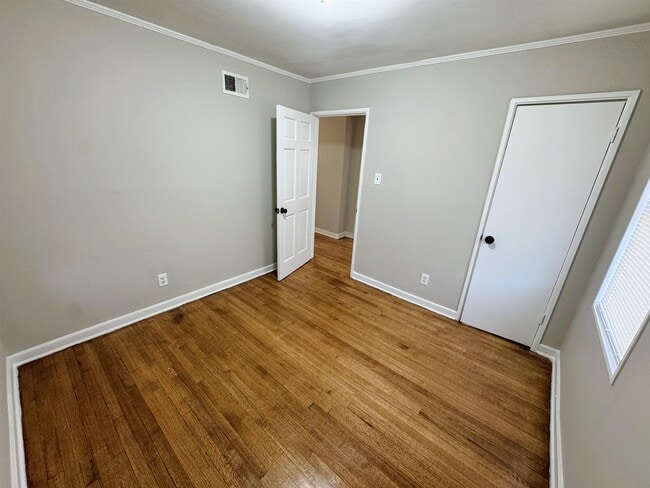 Building Photo - 1474 N Graham St