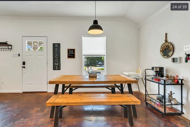 Building Photo - Fully Furnished Near Baylor