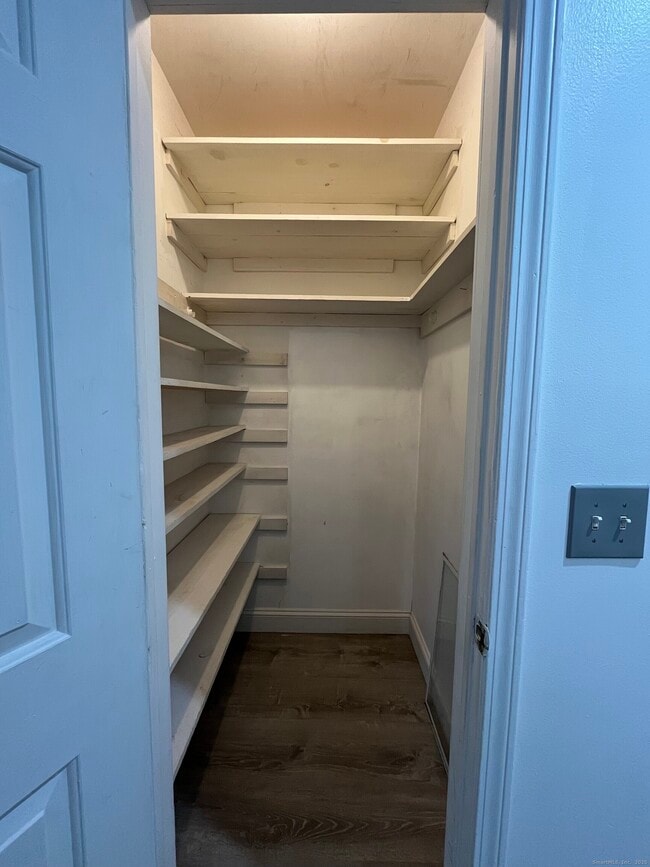 Building Photo - 120 Maltby St