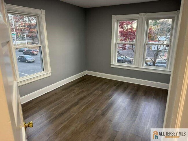 Building Photo - 107 Parkway Ave