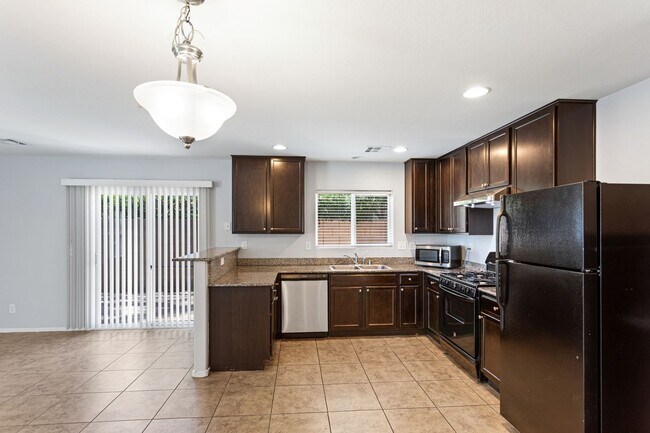Building Photo - 3 Bath Southwest Cul de Sac Home