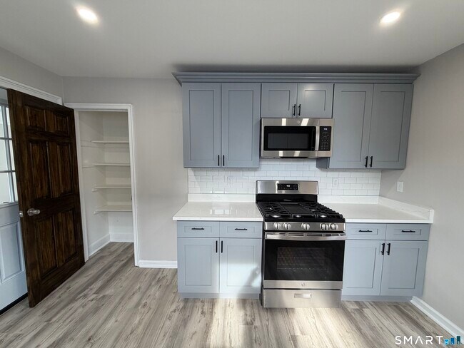 Building Photo - 62 Lincoln Ave