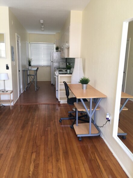 Building Photo - 2821 SW 1st Ave