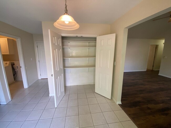 Building Photo - 3BR/2BA $1,800/MO - AVAILABLE 11/1/25